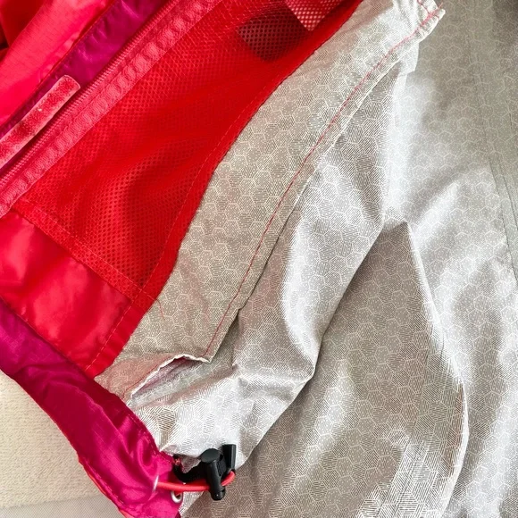 The North Face Venture Lightweight Rain Jacket - Picture 5 of 12